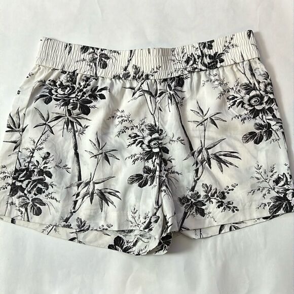 Women’s LOFT Ann Taylor shorts size 4 black white floral elastic waist band - Picture 1 of 3